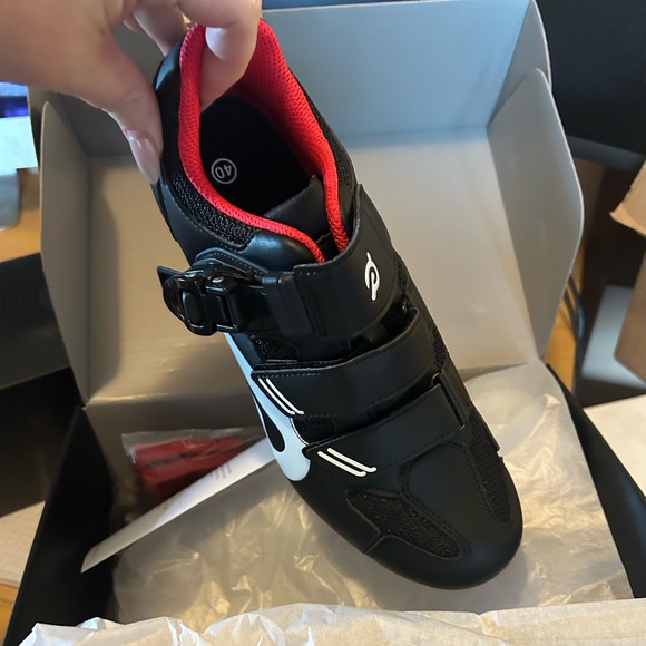 Brand new, never worn women’s Peloton size 9 shoes - Picture 2 of 7